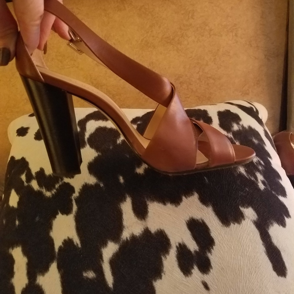 Shoes - Picture 2 of 8